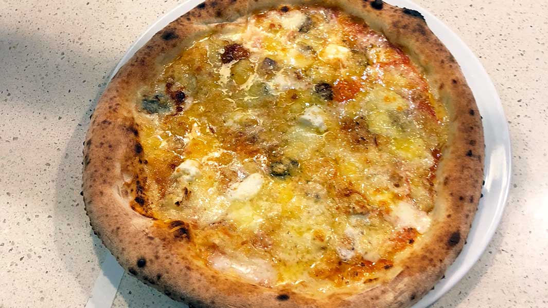 Pizza mit 111 unterschiedlichen Käsesorten stellt neuen Weltrekord auf